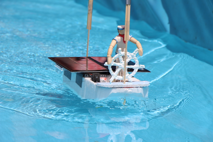 Solar boat from Sunsprint